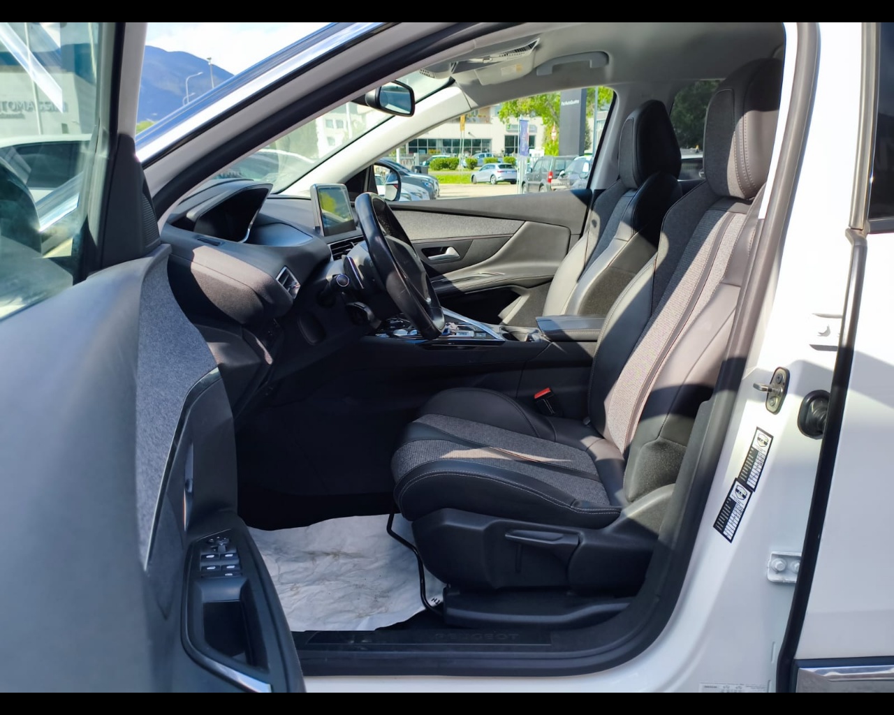 Foto PEUGEOT 3008 1.5 bluehdi GT Line s&s 130cv eat8