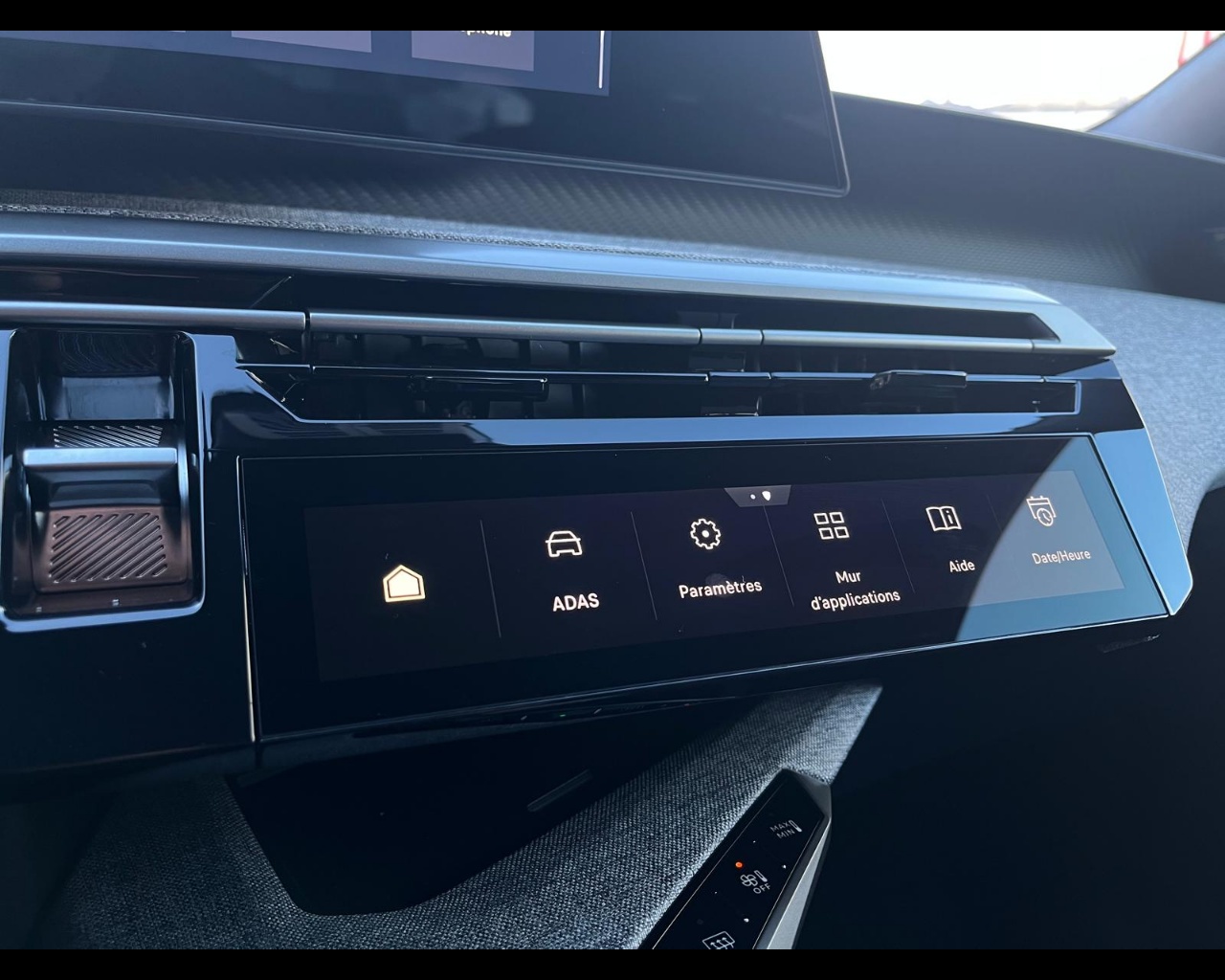 Foto PEUGEOT 5008 1.2 hybrid Allure 136cv e-dcs6