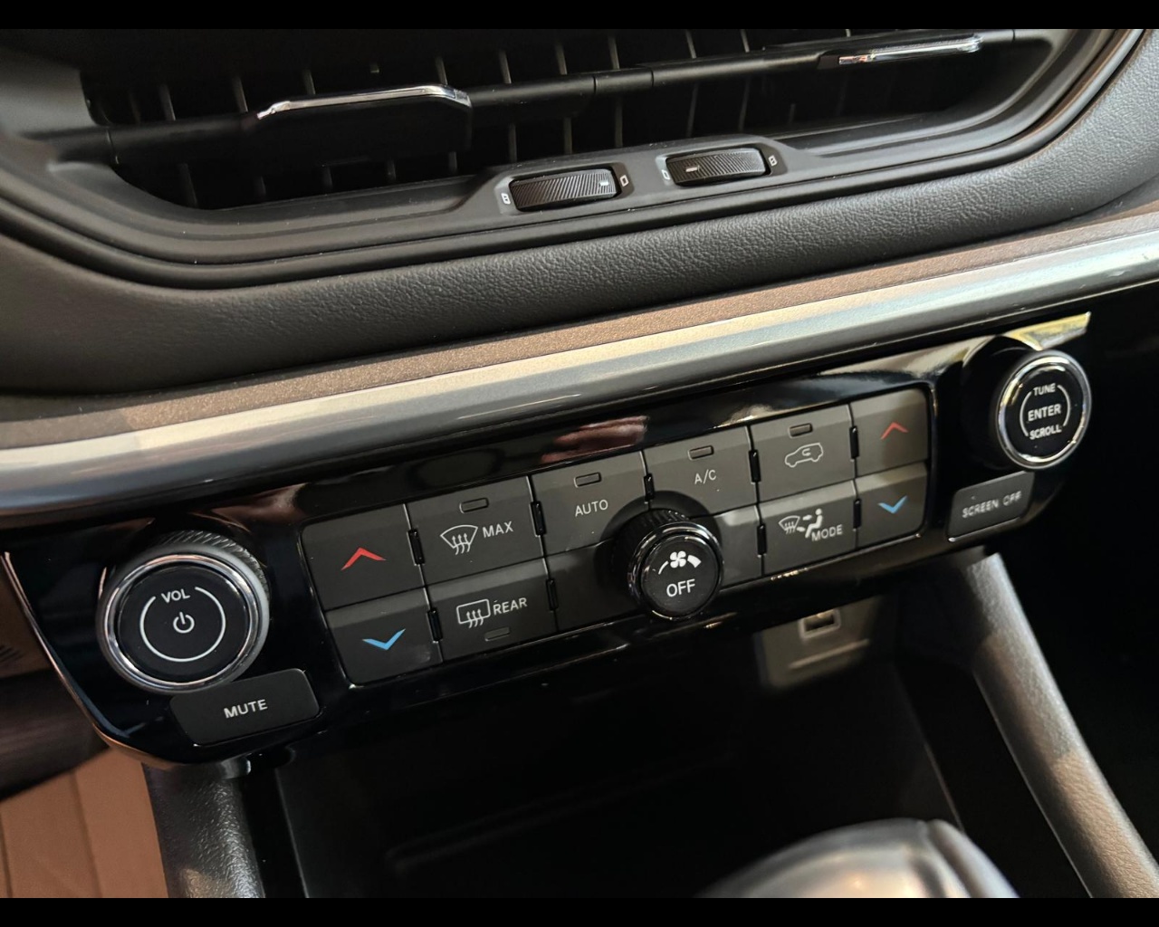 Foto JEEP COMPASS E-HYBRID MY24 ALTITUDE 1,5 TURBO T4 EHYBRID 130CV FWD DCT7