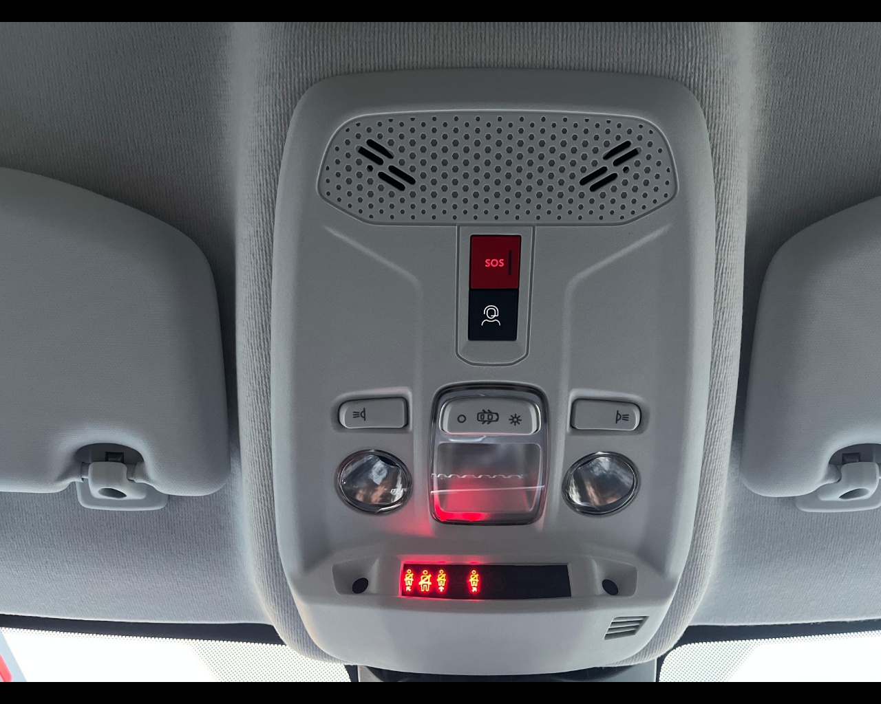 Foto PEUGEOT 208 1.2 hybrid Style 100cv e-dcs 6