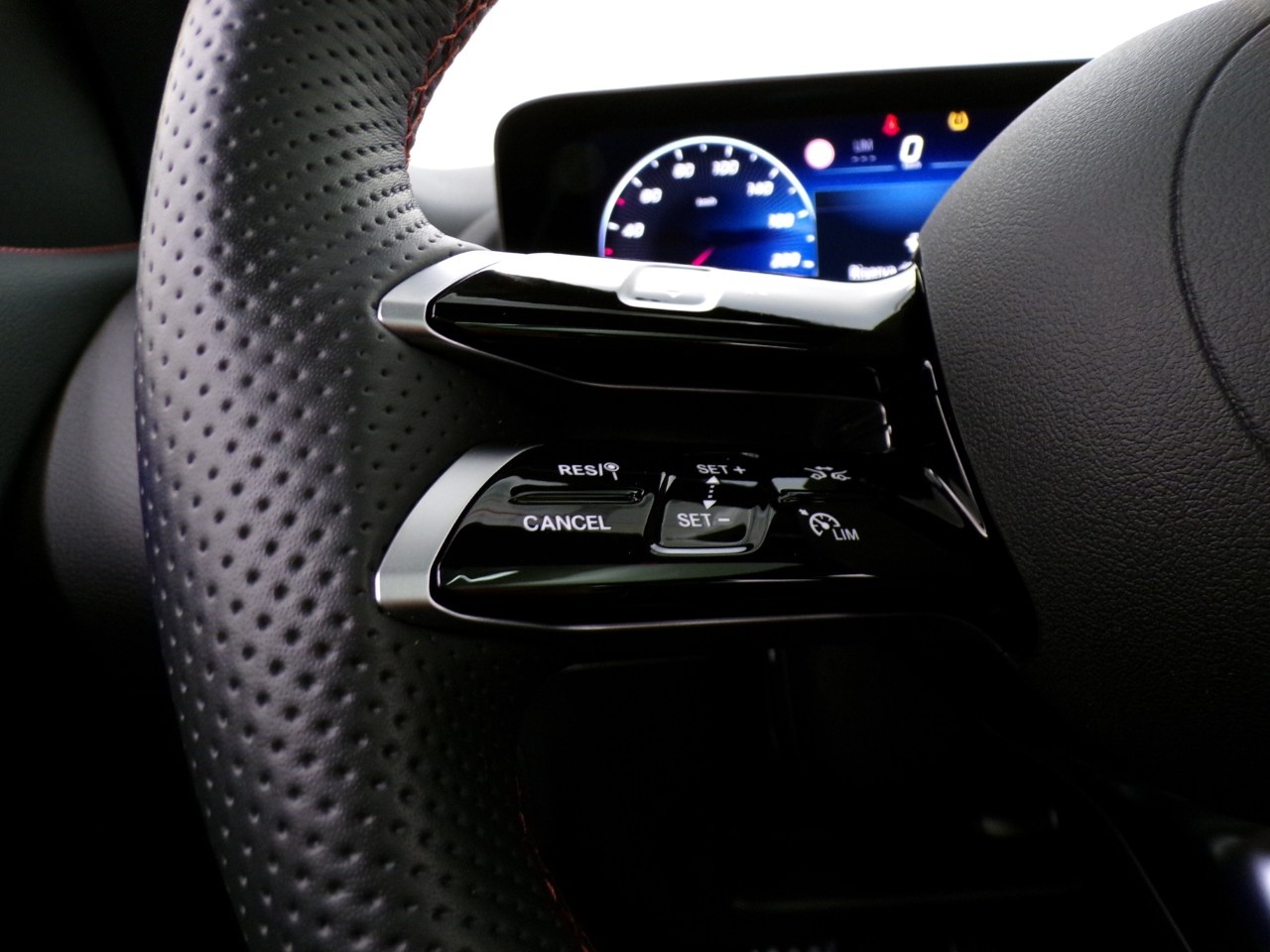 Mercedes  GLA 180 AMG Line Advanced Plus 7G-DCT - 19