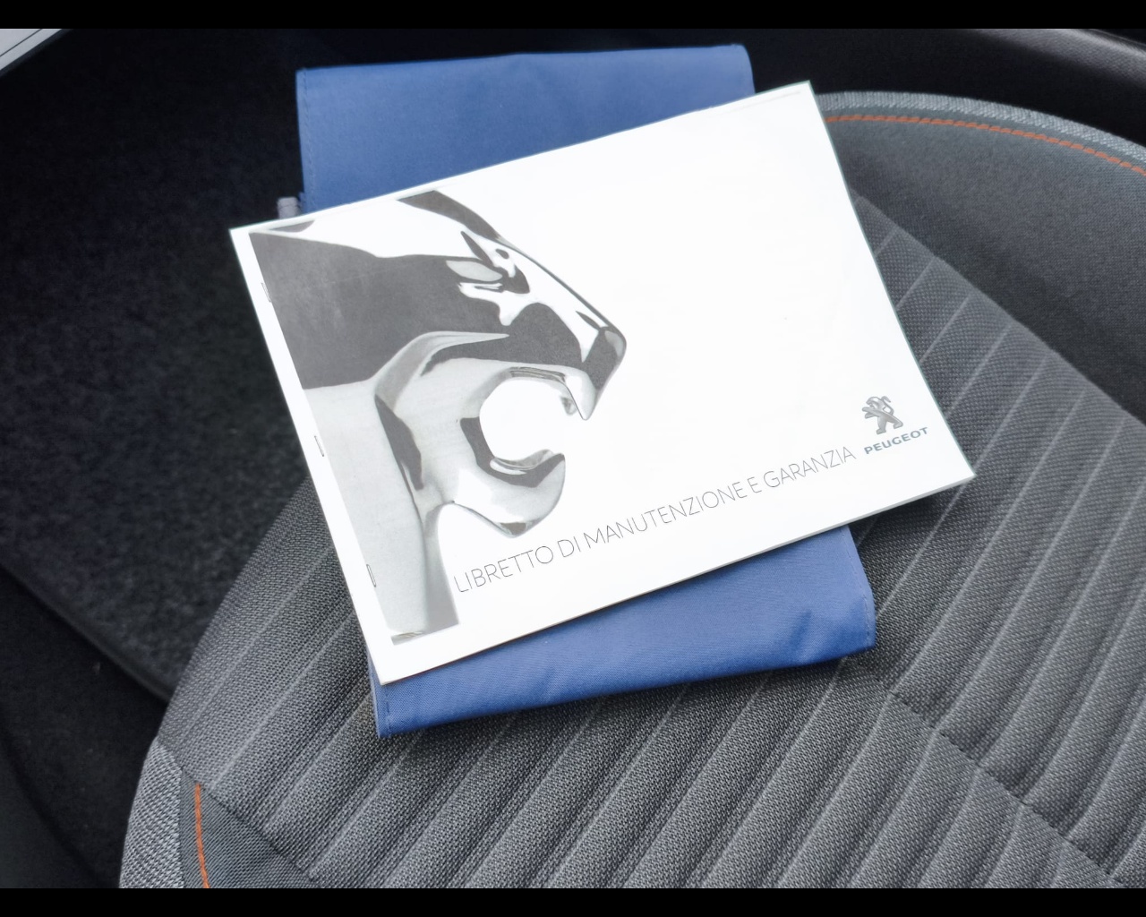 Foto PEUGEOT 208 1.2 puretech Active Pack s&s 75cv