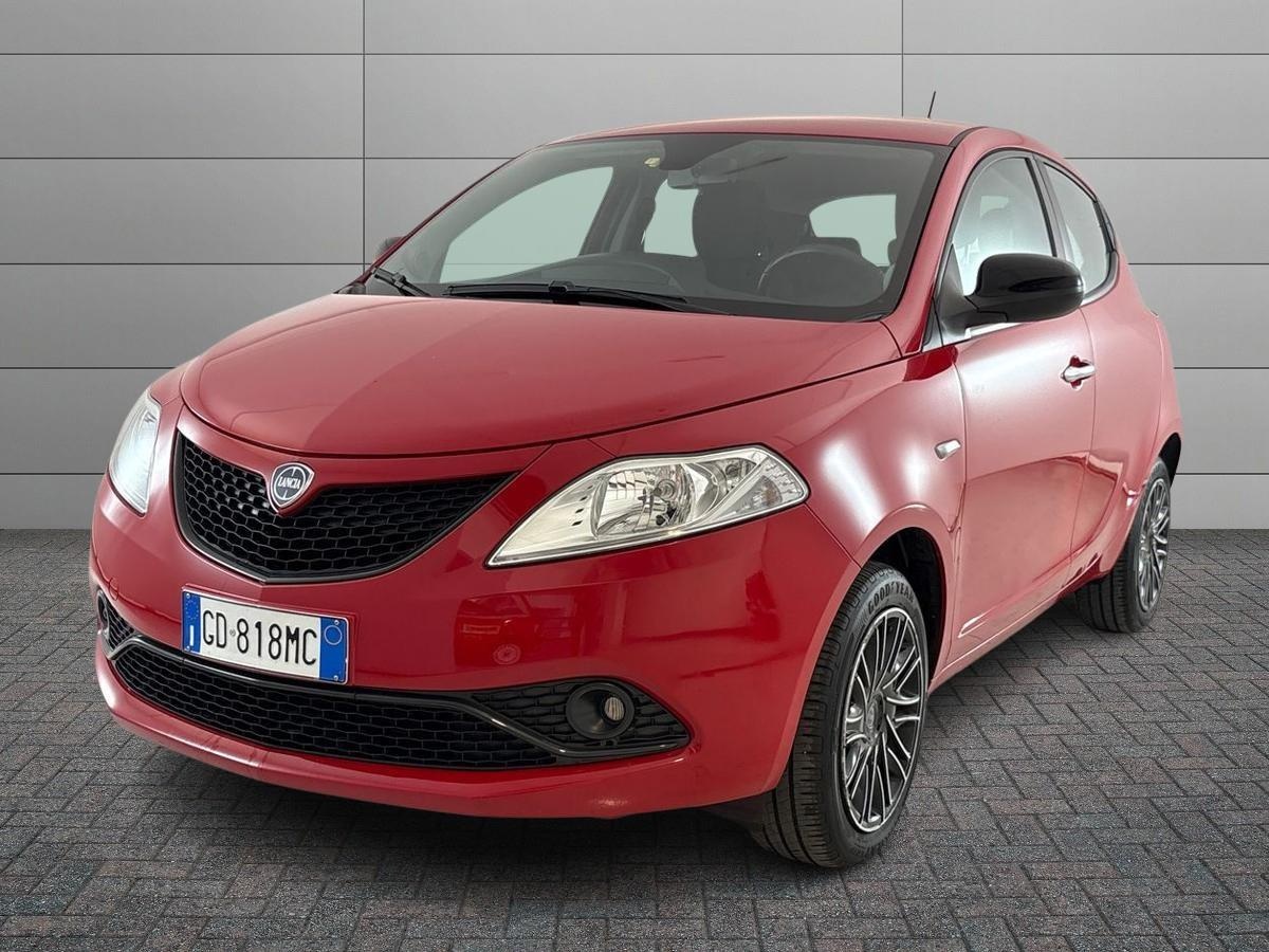 Foto veicolo LANCIA Ypsilon III 2015 Ypsilon III 2015 - Ypsilon 1.0 firefly hybrid Gold s&s 70cv Elettrica/Benzina