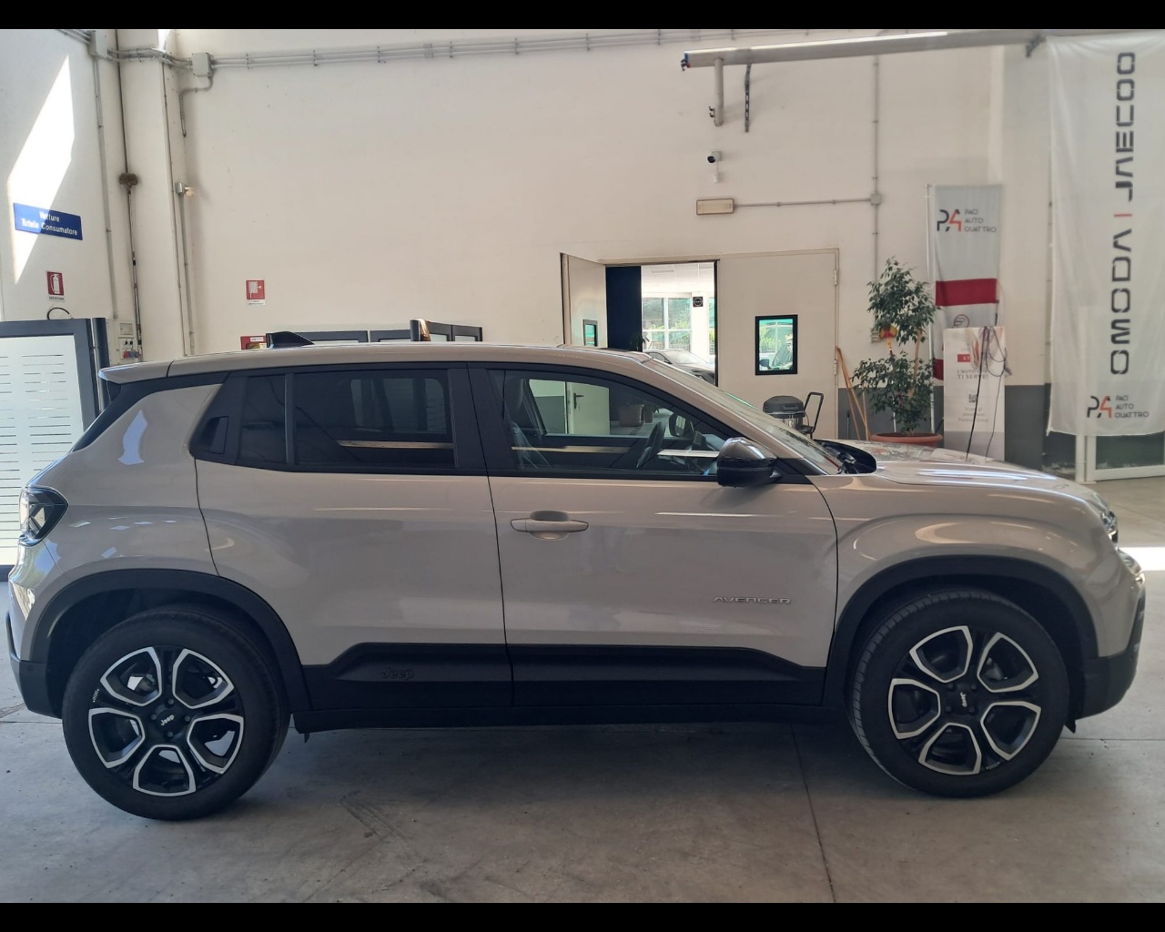 Foto JEEP Avenger 1.2 turbo Summit fwd 100cv