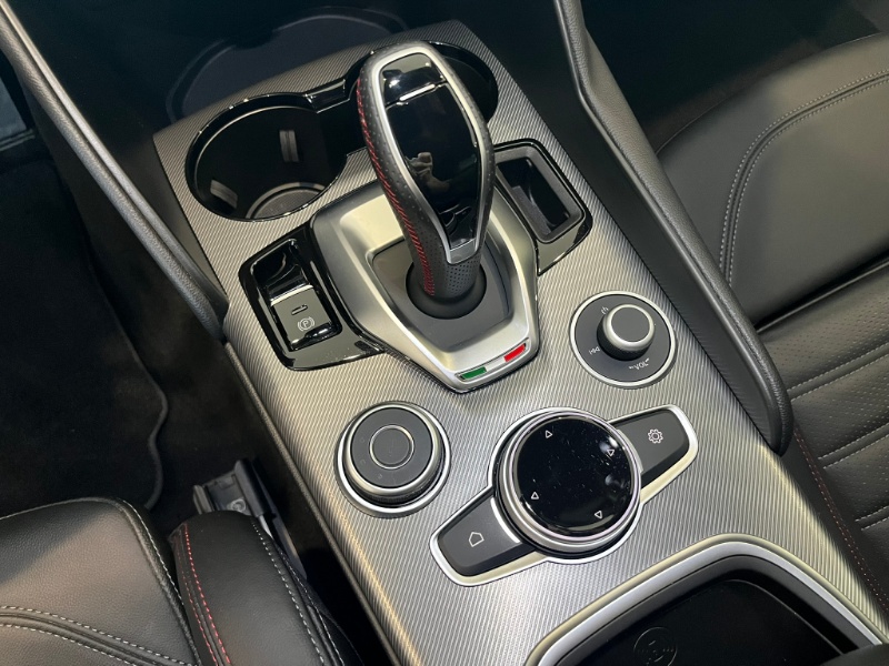 ALFA ROMEO – Giulia 2.0 Turbo 280 CV AT8 AWD Q4 Competizione