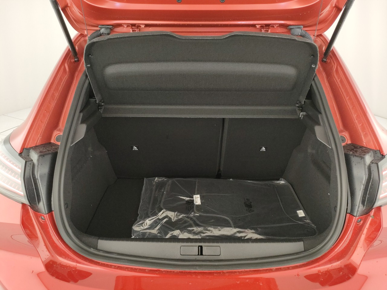 Peugeot 208 Nuovo Ibrido benzina 208 Porto Mantovano