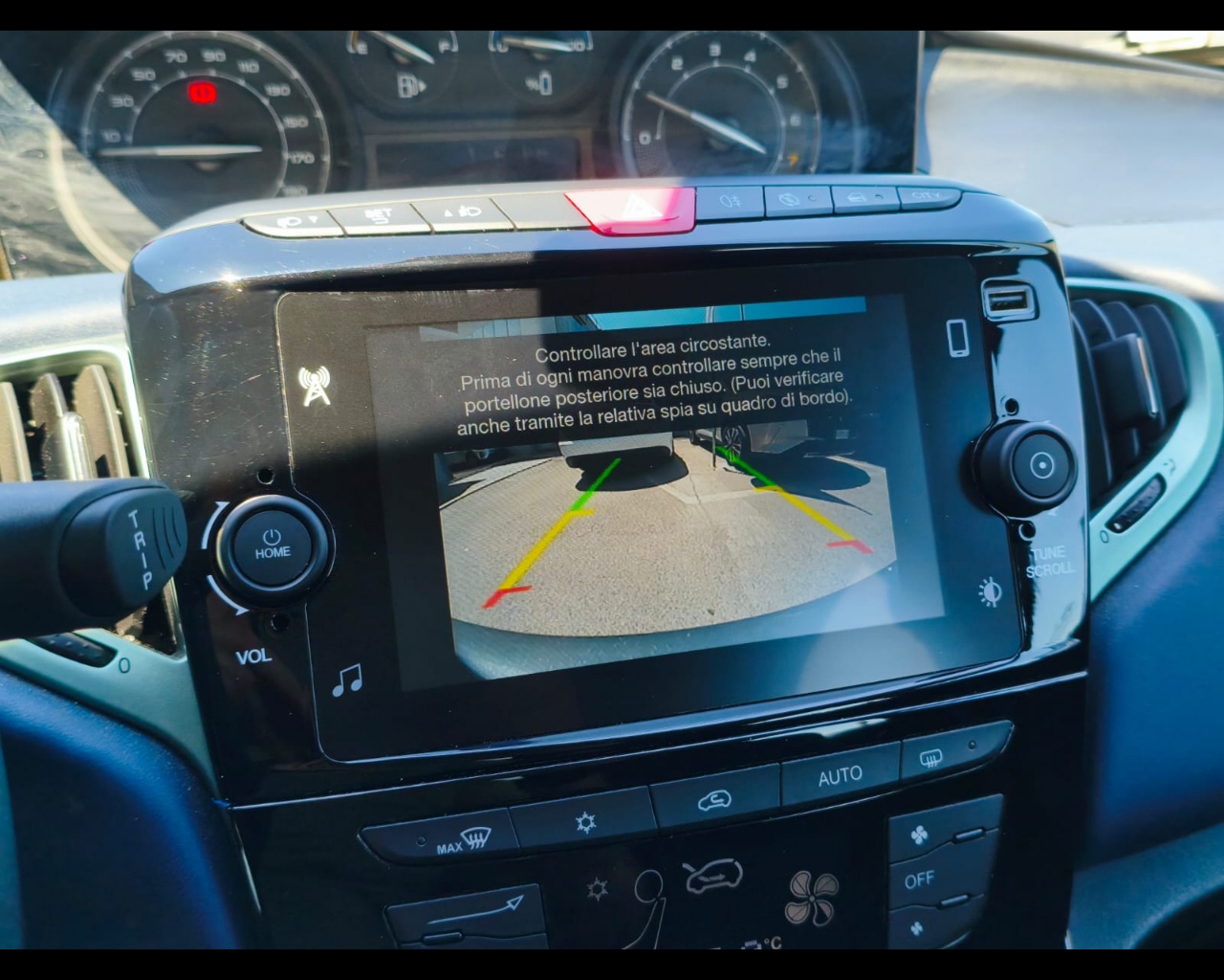Foto LANCIA Ypsilon 1.0 firefly hybrid Platino s&s 70cv