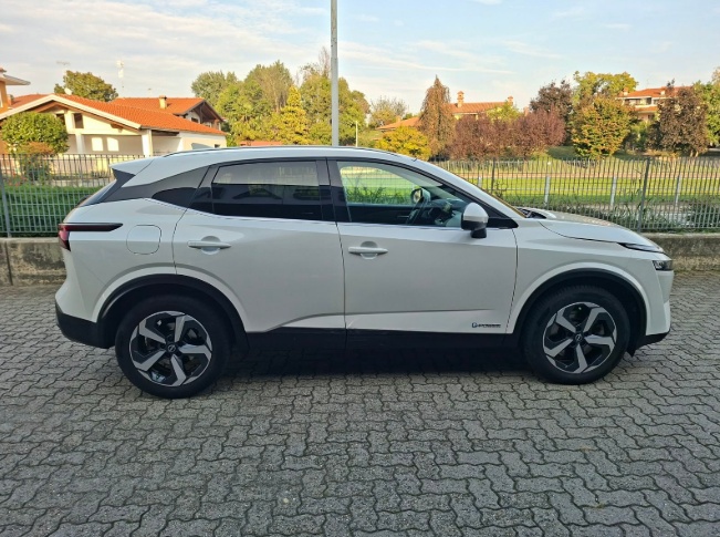 Nissan  '2023
