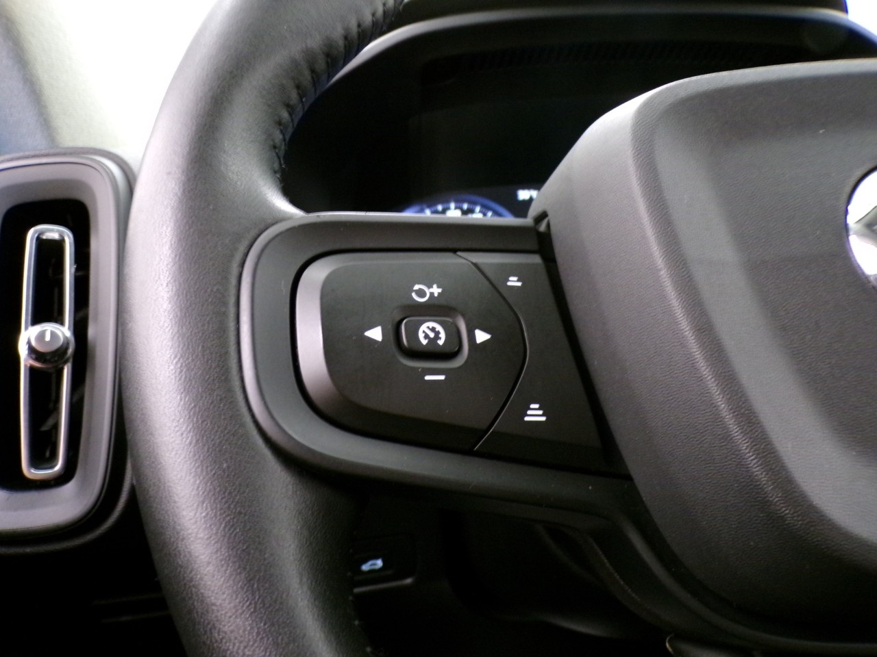 Volvo XC40 XC40 1.5 T3 163cv Momentum Geartronic my21 - 16