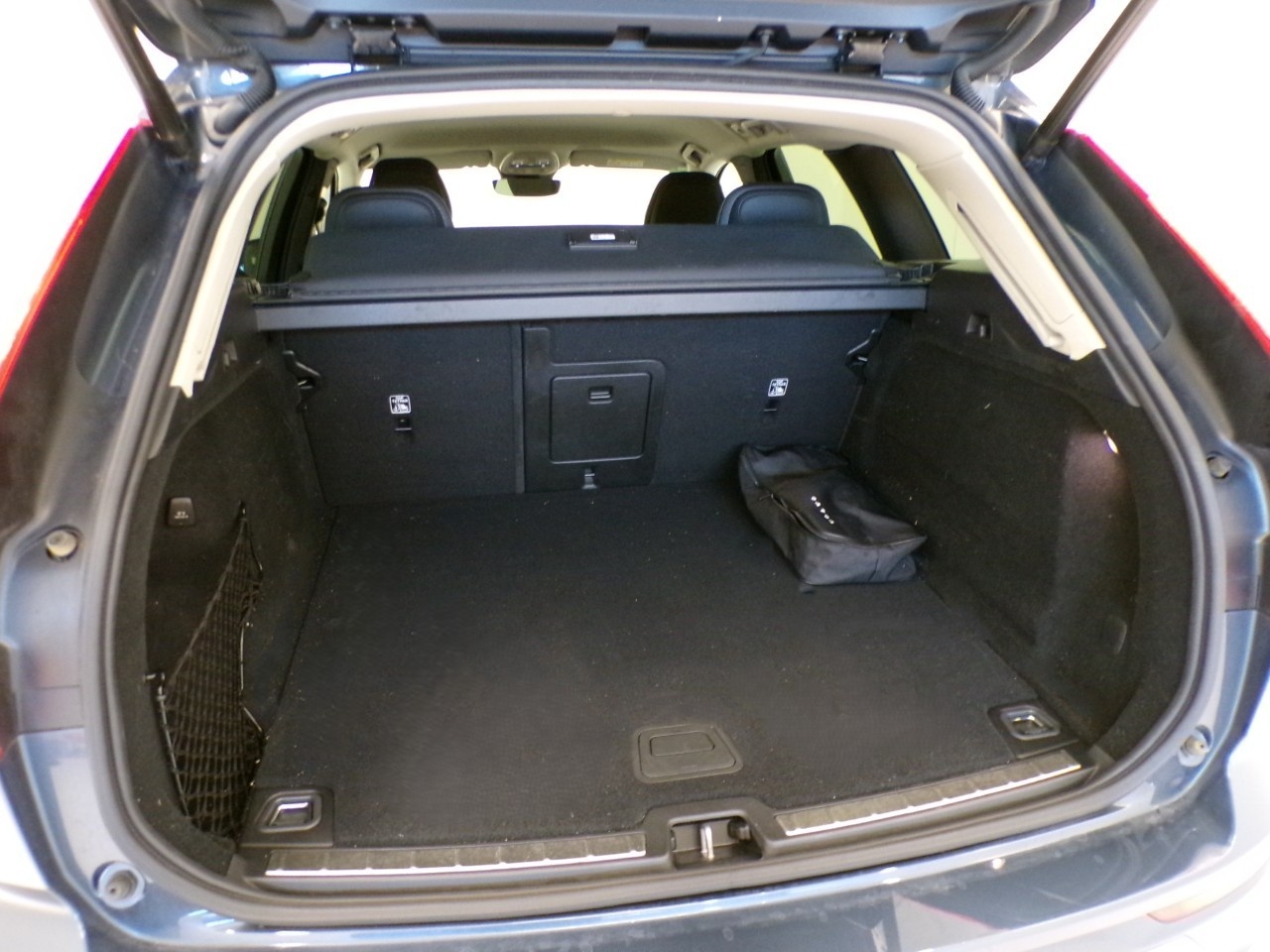Volvo  XC60 N1 2.0 B4 d Plus Dark auto - 9
