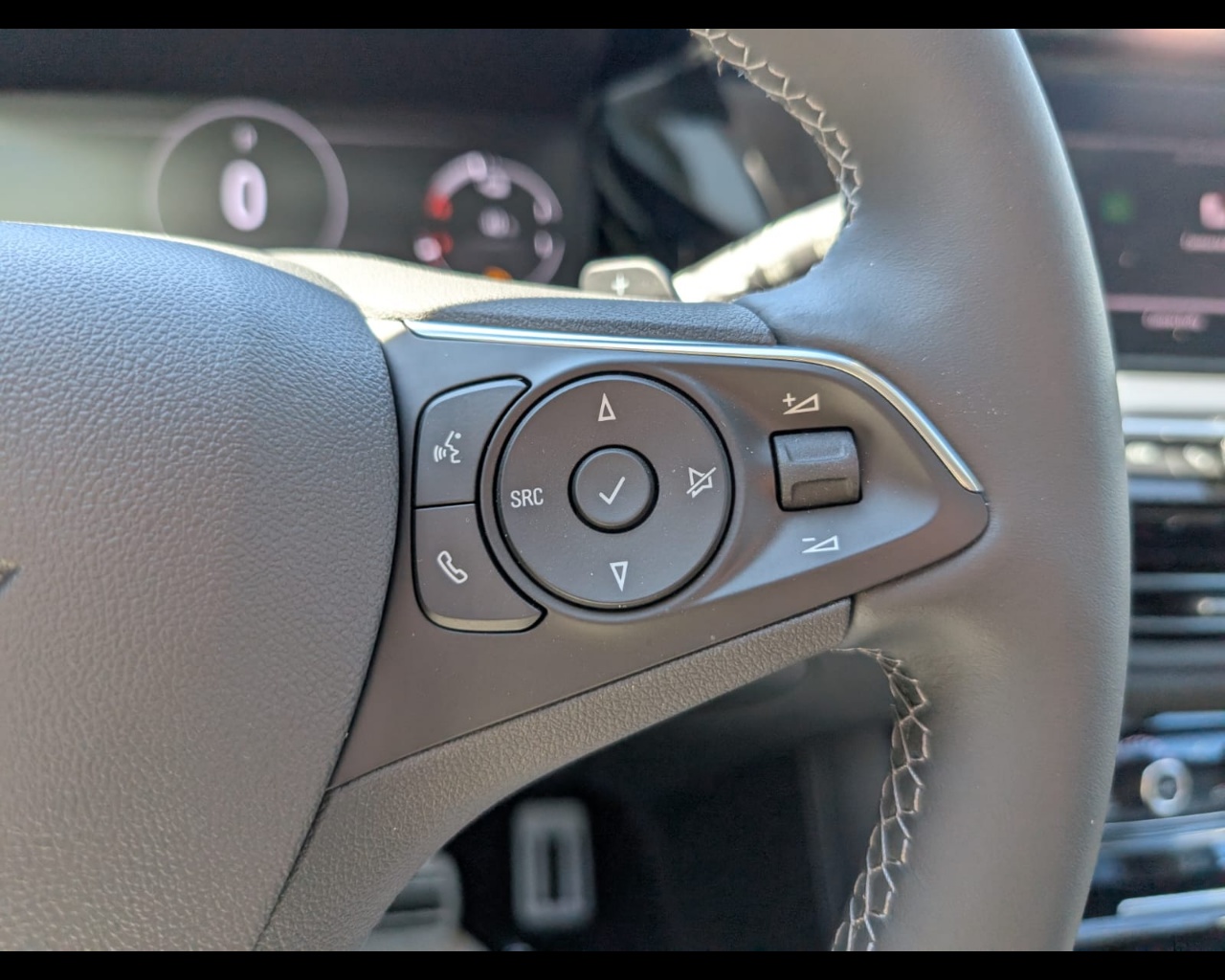 Foto OPEL Grandland 1.6 phev Business Elegance fwd 225cv auto