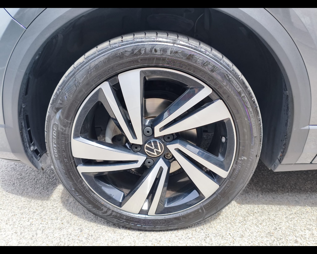 Foto VOLKSWAGEN T-Roc 1.5 tsi R-Line dsg