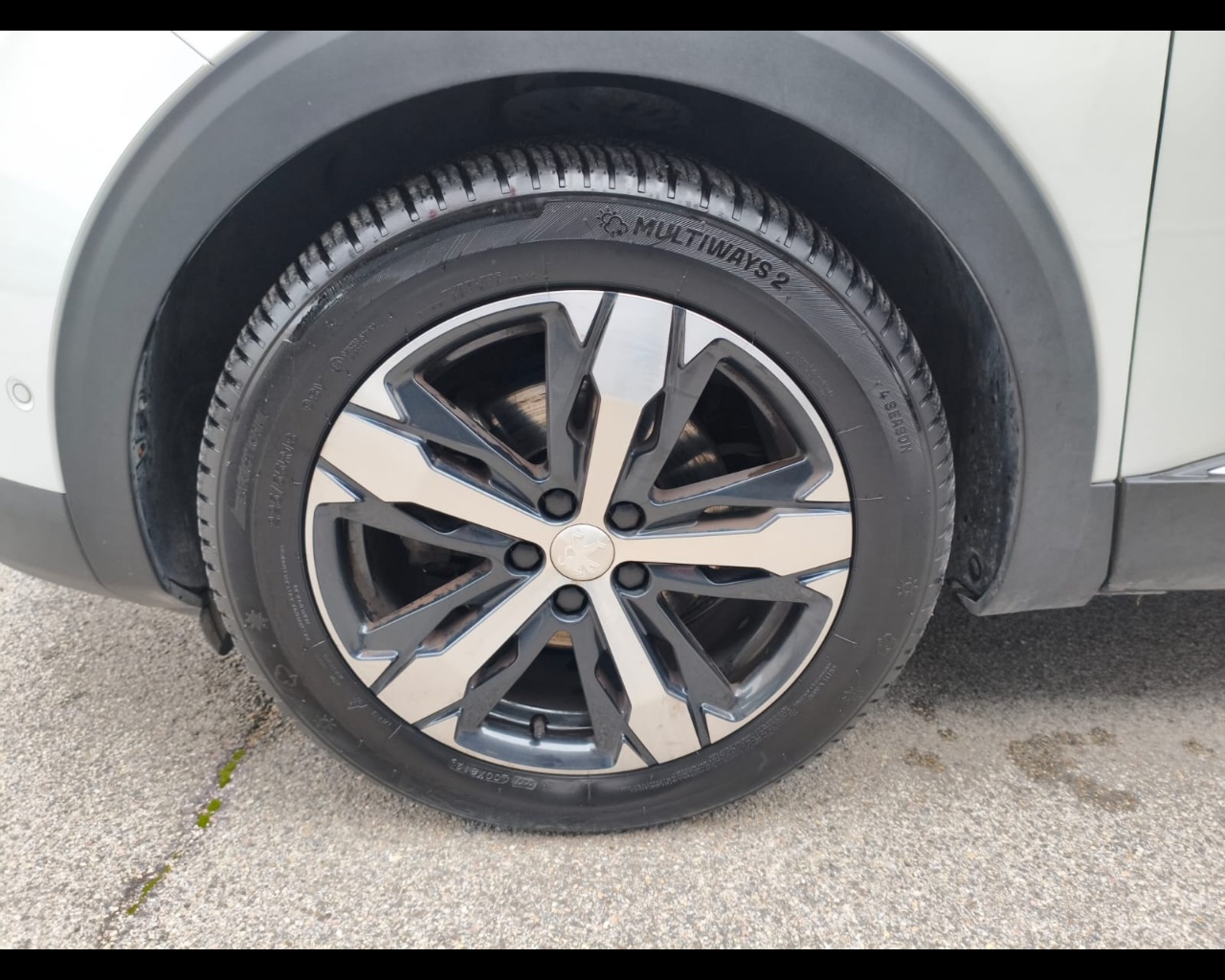 Foto PEUGEOT 3008 1.5 bluehdi Allure s&s 130cv