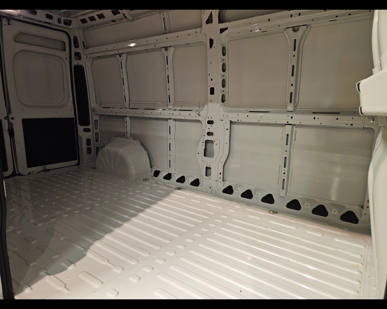 FIAT Ducato Serie 2 Stock My24 Furgone Lastrato 35q Lh2 140cv 2.2 Multijet 3 E Diesel Aziendale - 11