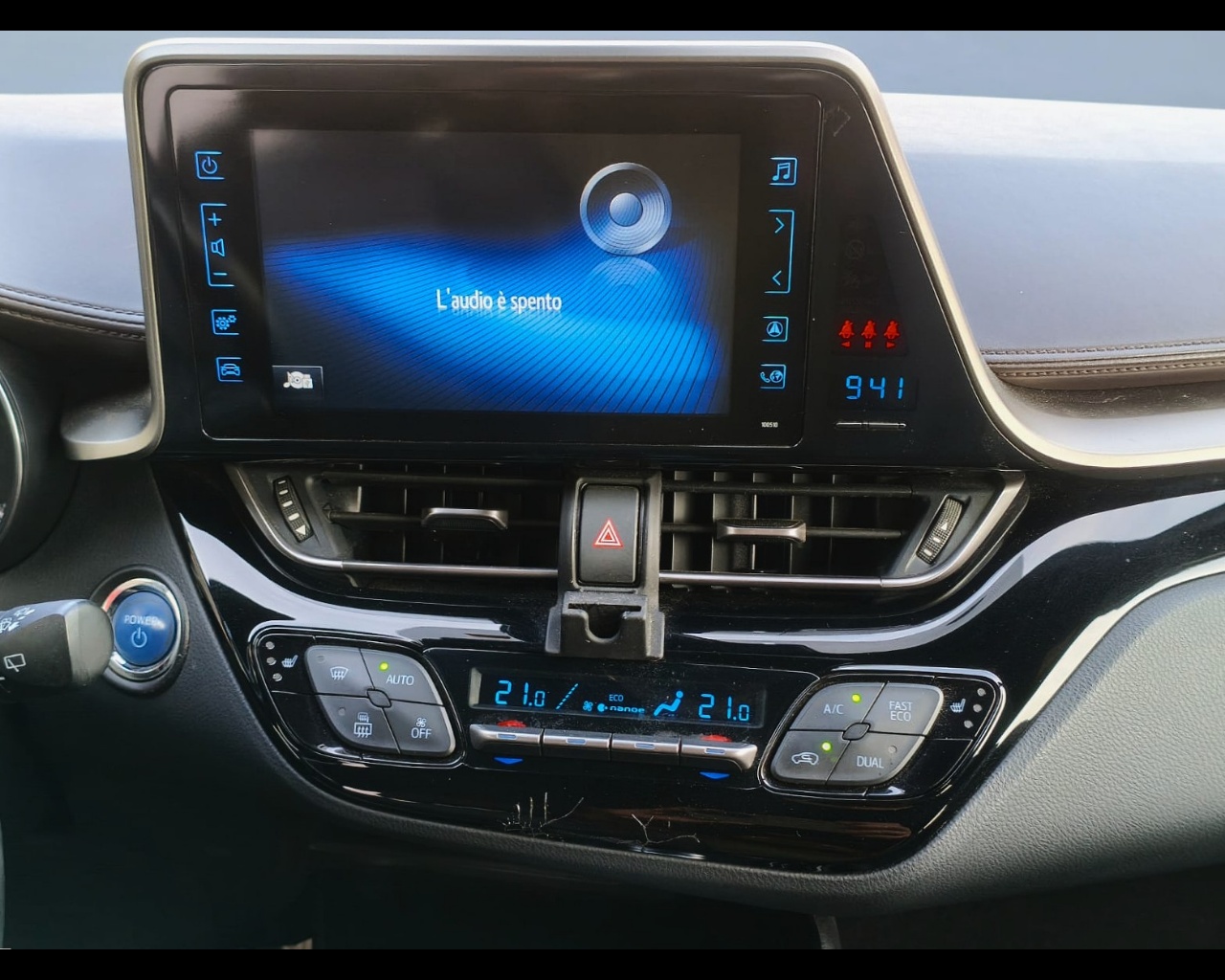 Foto TOYOTA C-HR 1.8h Lounge 2wd e-cvt