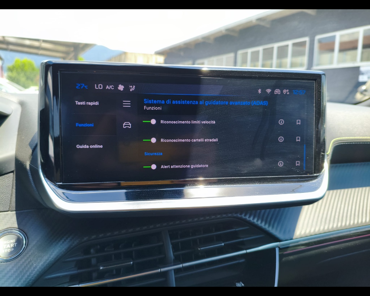 Foto PEUGEOT 2008 54 kWh GT