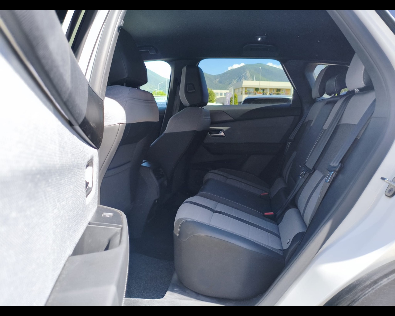Foto OPEL Grandland 1.2 hybrid GS 145cv e-dcs6