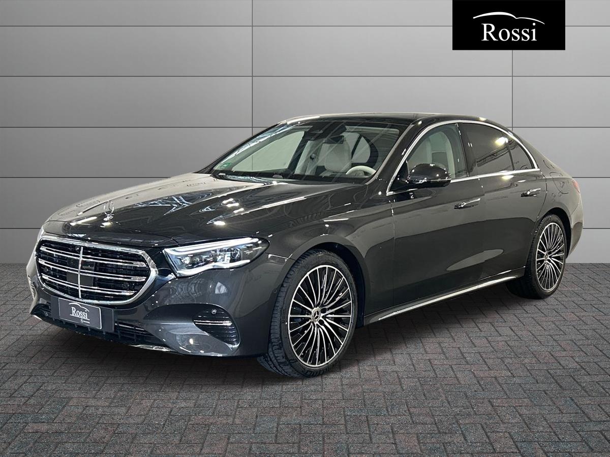 Mercedes-Benz E 400 e 4MATIC con tecnologia ibrida EQ
