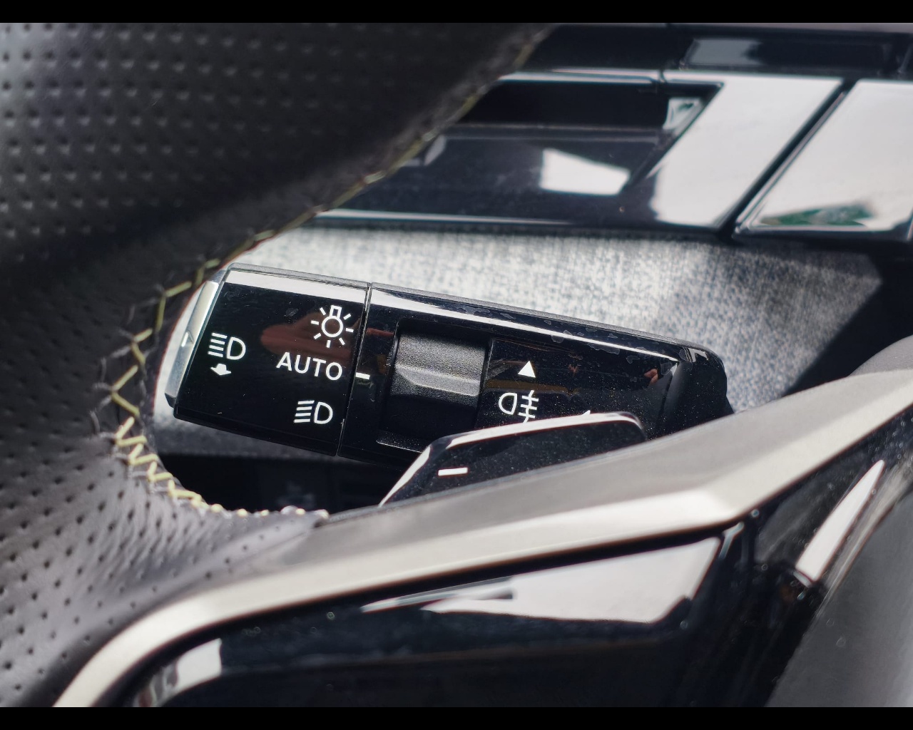 Foto PEUGEOT 3008 1.2 hybrid GT 145cv e-dcs6