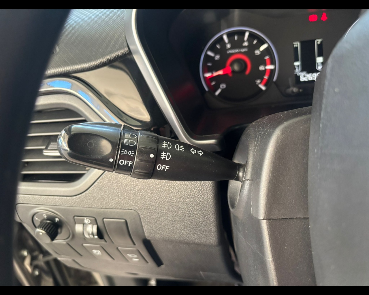 Foto MAHINDRA KUV100 1.2 K6+