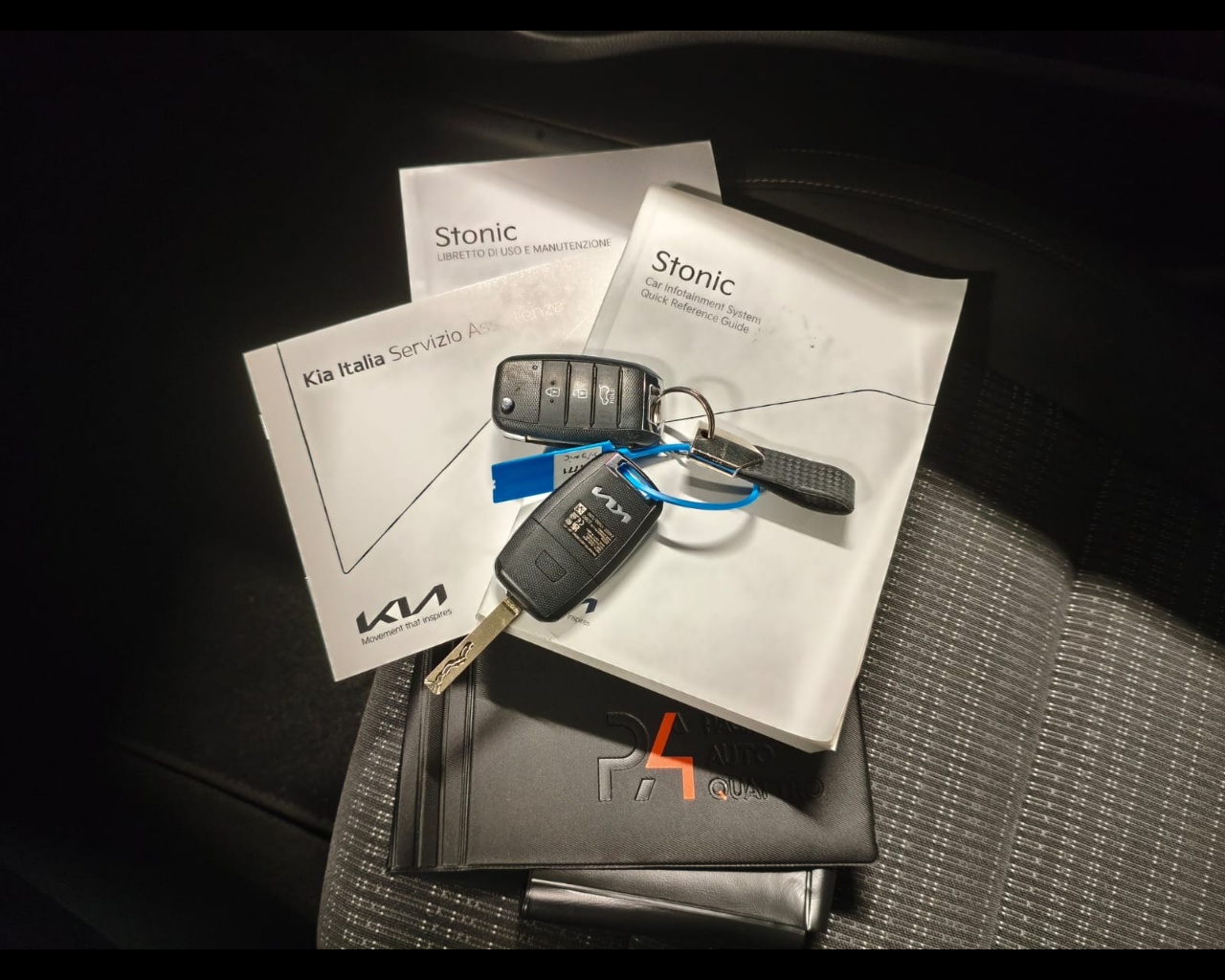 Foto KIA Stonic 1.0 t-gdi mhev Style s/Design Pack 100cv imt