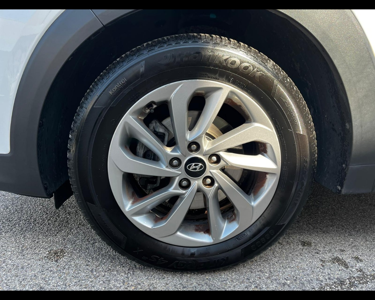 Foto HYUNDAI Tucson 1.7 crdi Xpossible 2wd 141cv dct