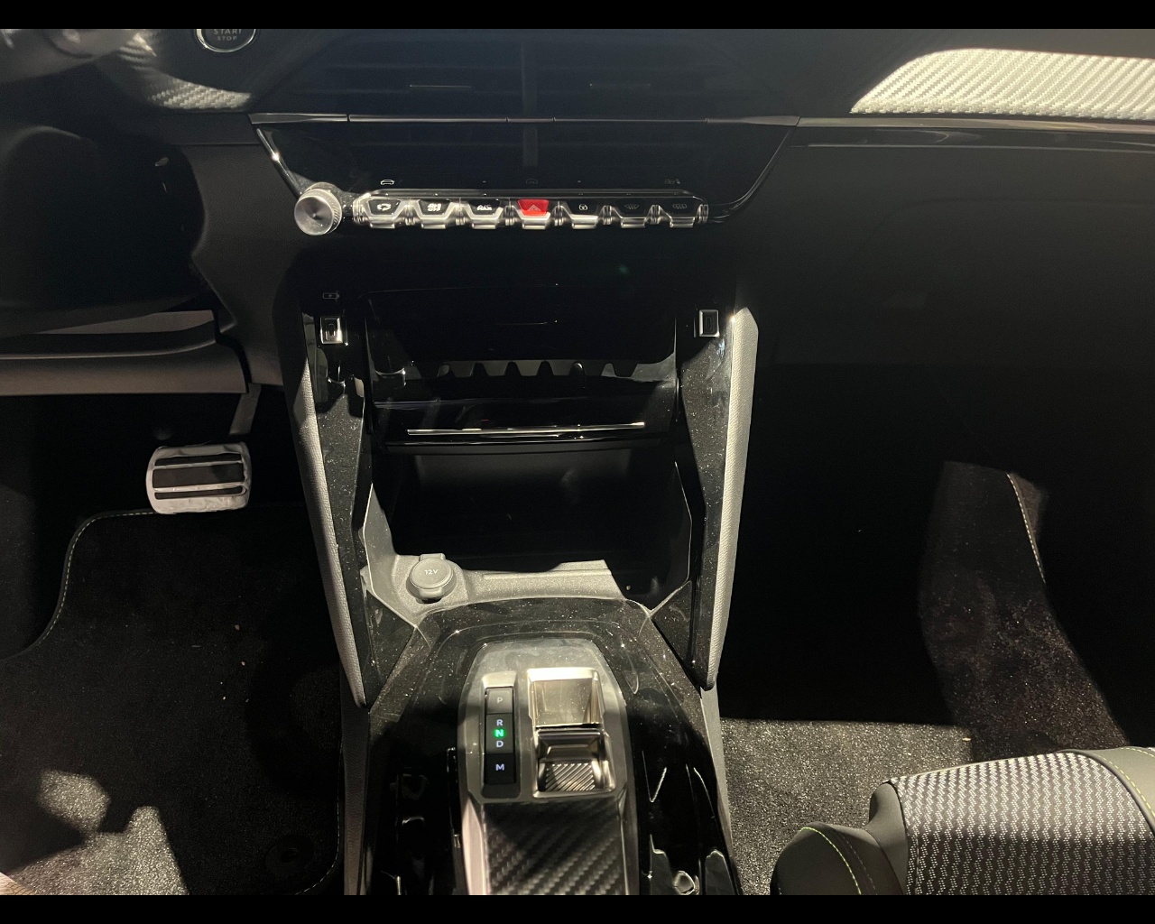 Foto PEUGEOT 208 1.2 hybrid GT 136cv e-dcs 6