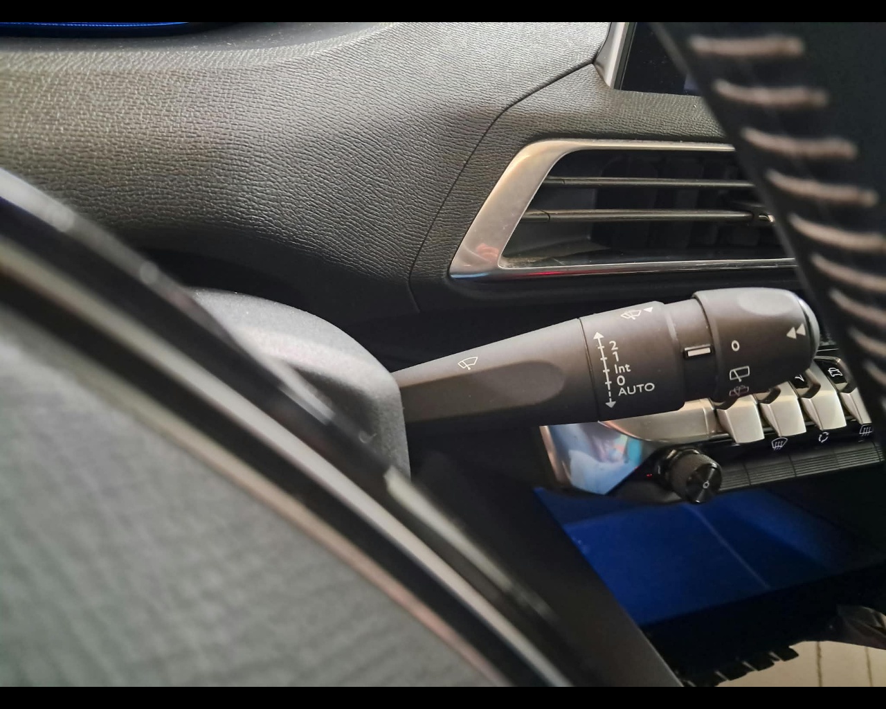 Foto PEUGEOT 3008 1.2 puretech t Active Pack s&s 130cv