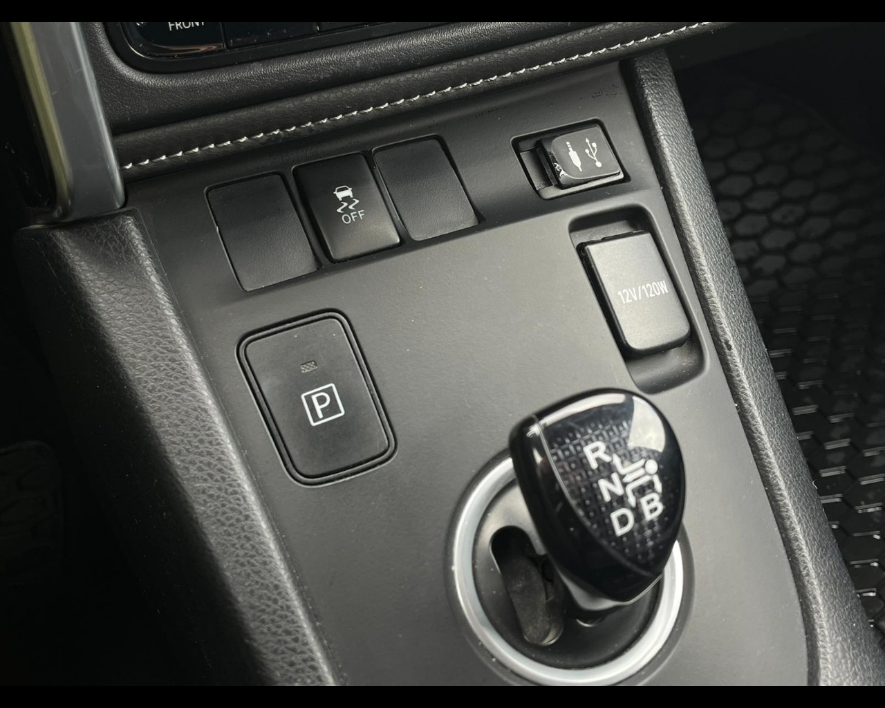 Foto TOYOTA Auris Touring Sports 1.8h Style cvt