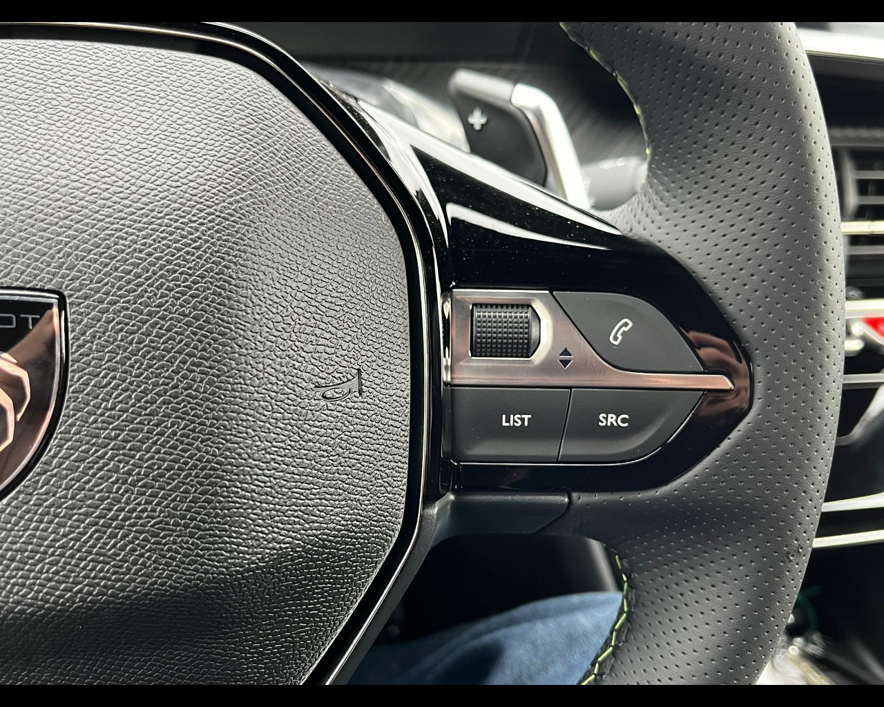 Foto PEUGEOT 208 1.2 hybrid GT 136cv e-dcs 6