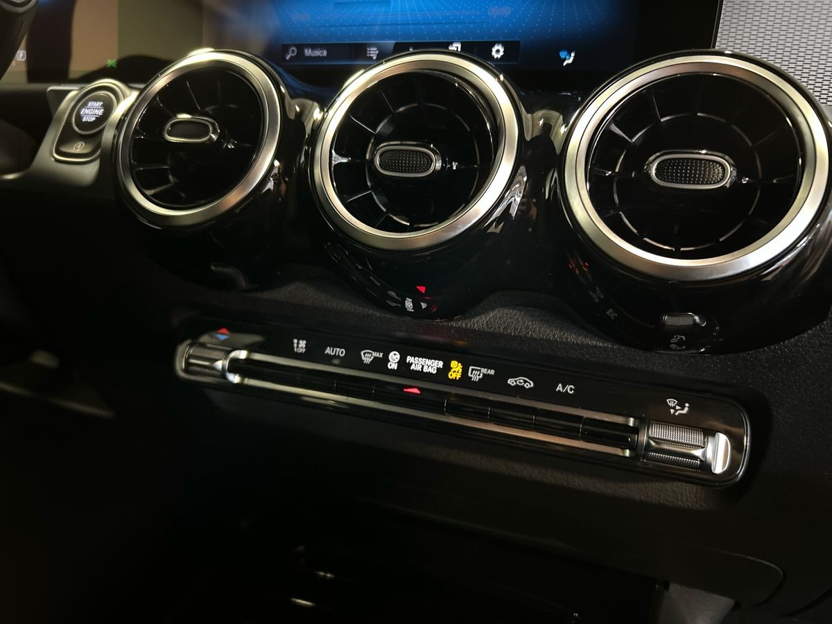 Mercedes GLB GLB 180 D Sport 8G-DCT - 14