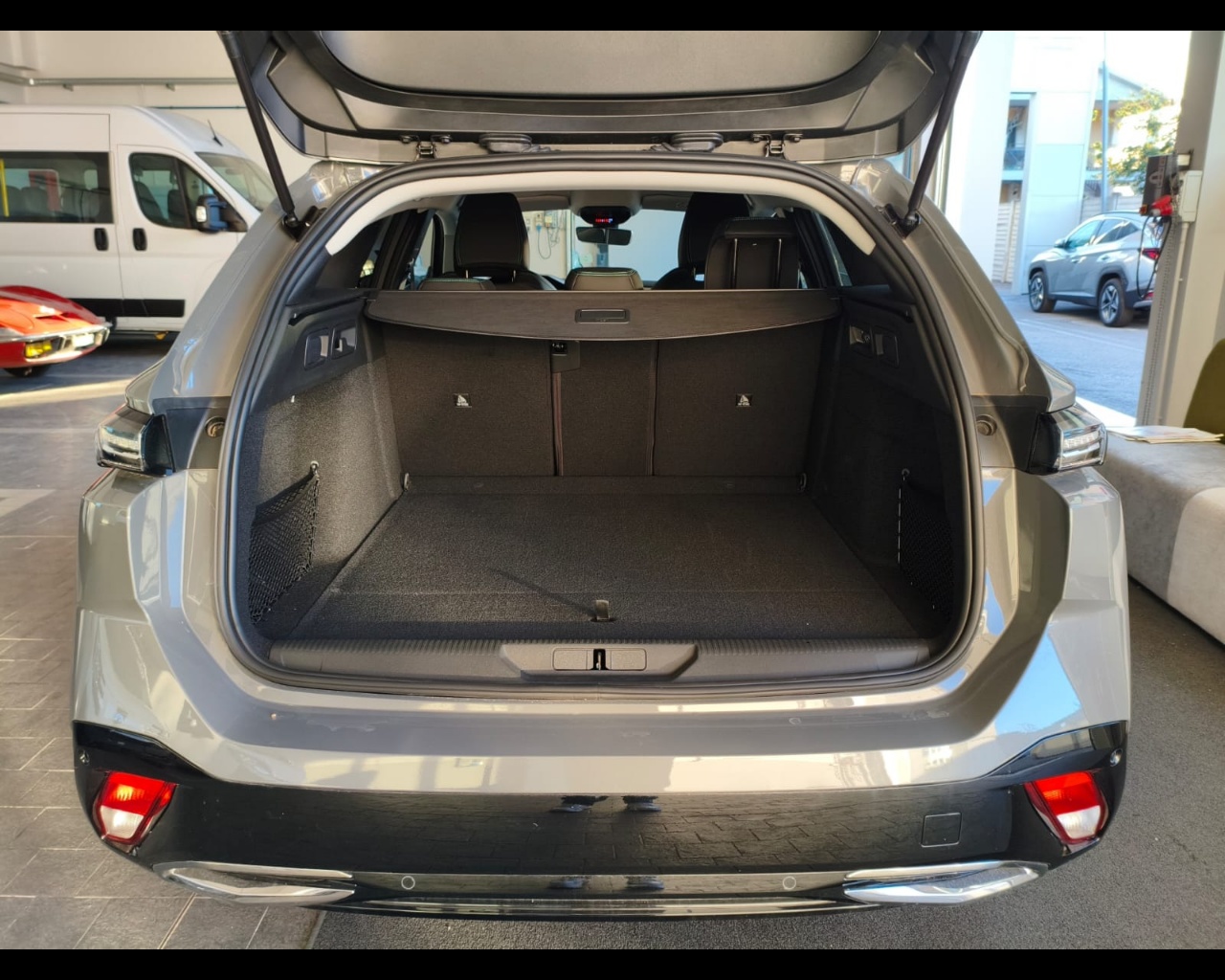 Foto PEUGEOT 308 SW 1.5 bluehdi Allure s&s 130cv eat8