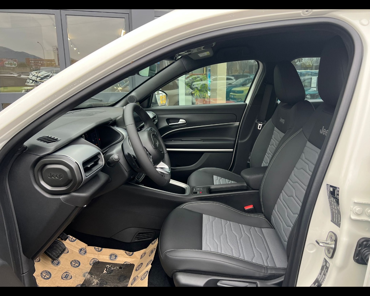 Foto JEEP Avenger 1.2 turbo e-hybrid Upland 4xe 136cv edct6