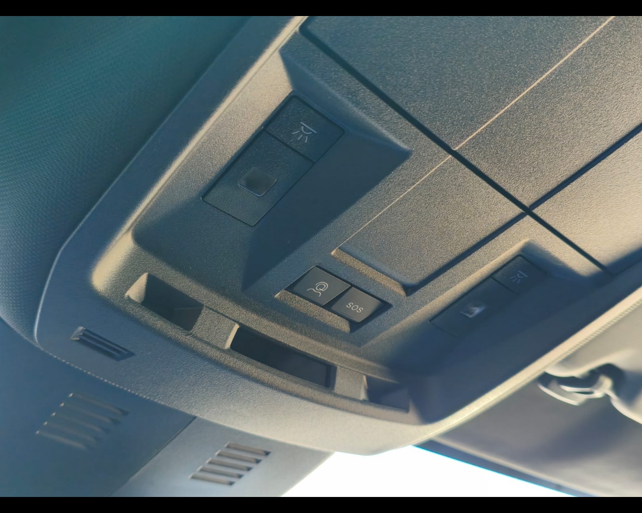 Foto PEUGEOT 3008 1.2 hybrid GT 136cv e-dcs6