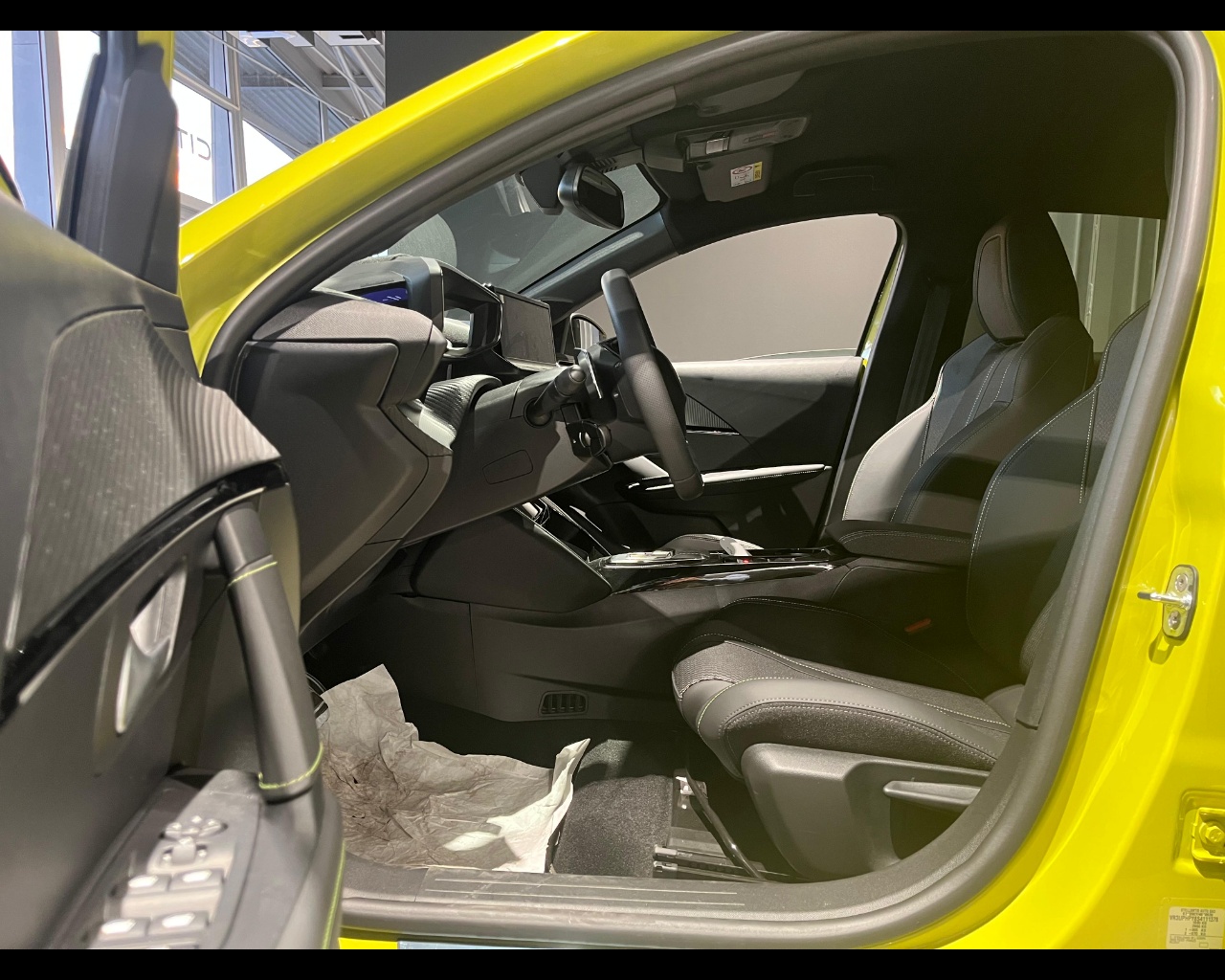 Foto PEUGEOT 208 1.2 hybrid GT 136cv e-dcs 6