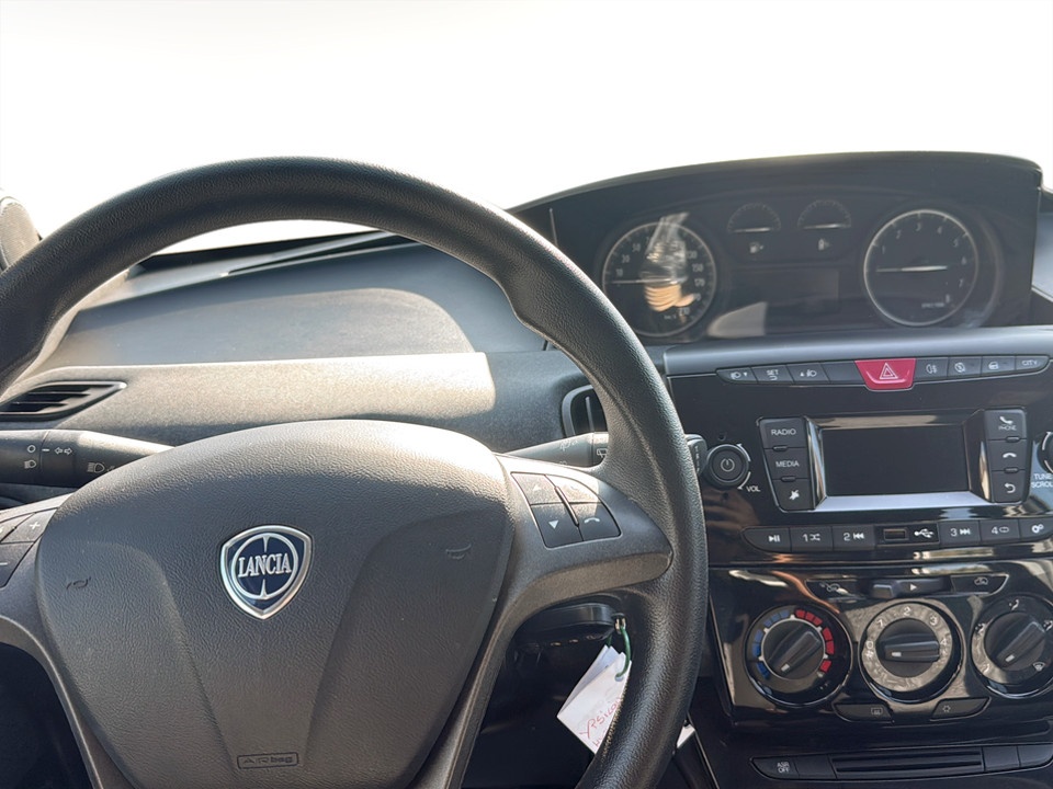 LANCIA Ypsilon 1.0 firefly hybrid Silver s&s 70cv Ibrida usato - 11