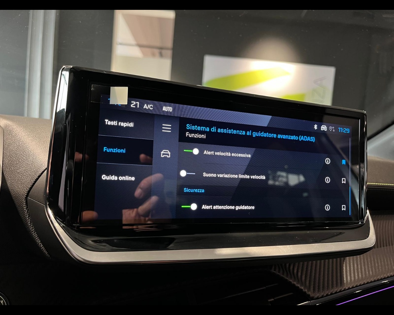 Foto PEUGEOT 208 1.2 hybrid GT 136cv e-dcs 6