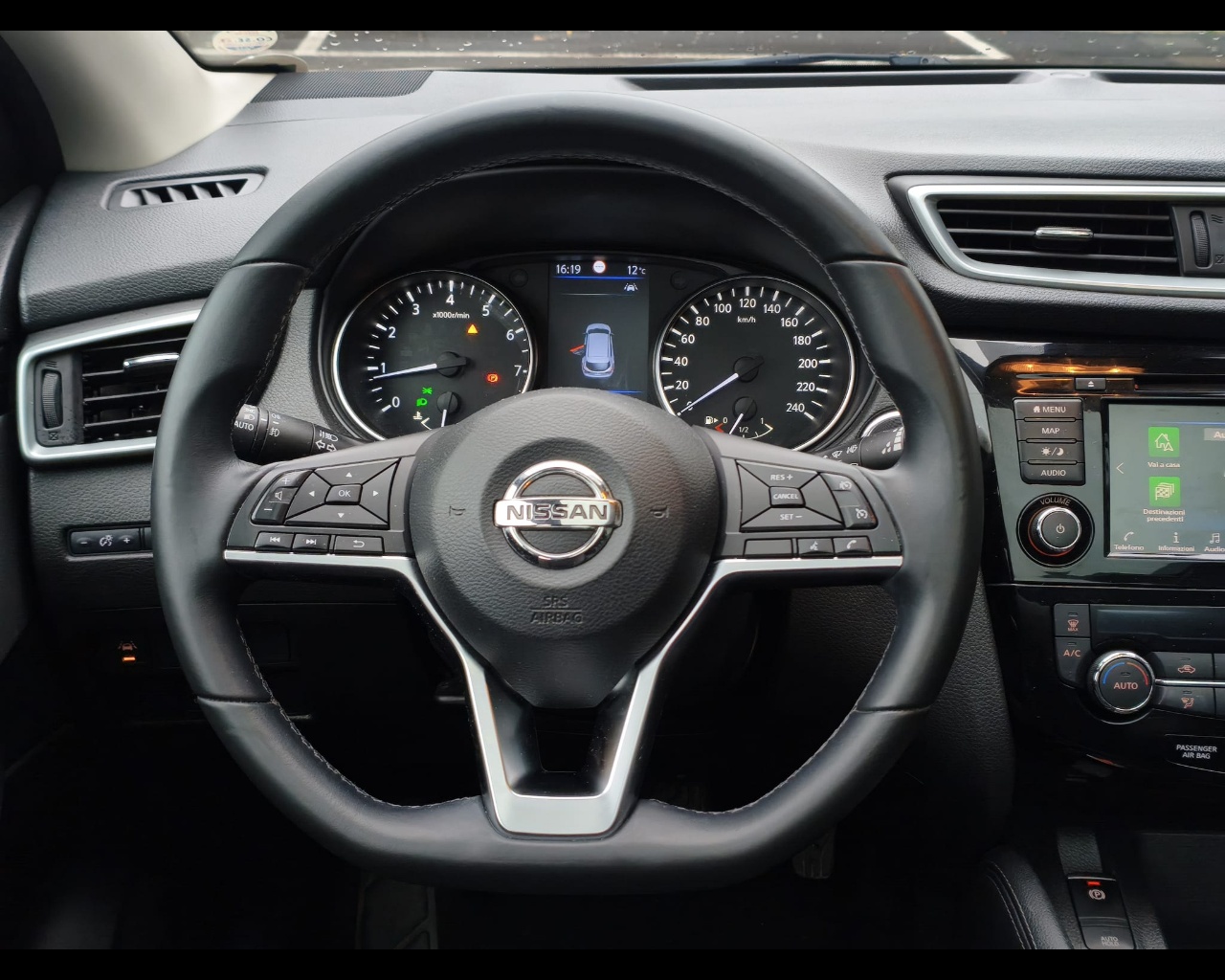 Foto NISSAN Qashqai 1.3 dig-t N-Connecta 140cv