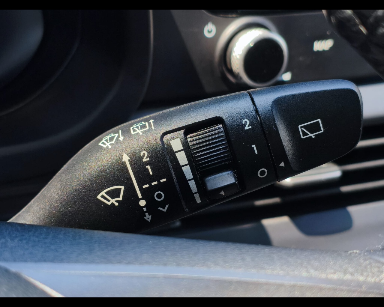 Foto HYUNDAI Bayon 1.2 Gpl Xline 78cv mt