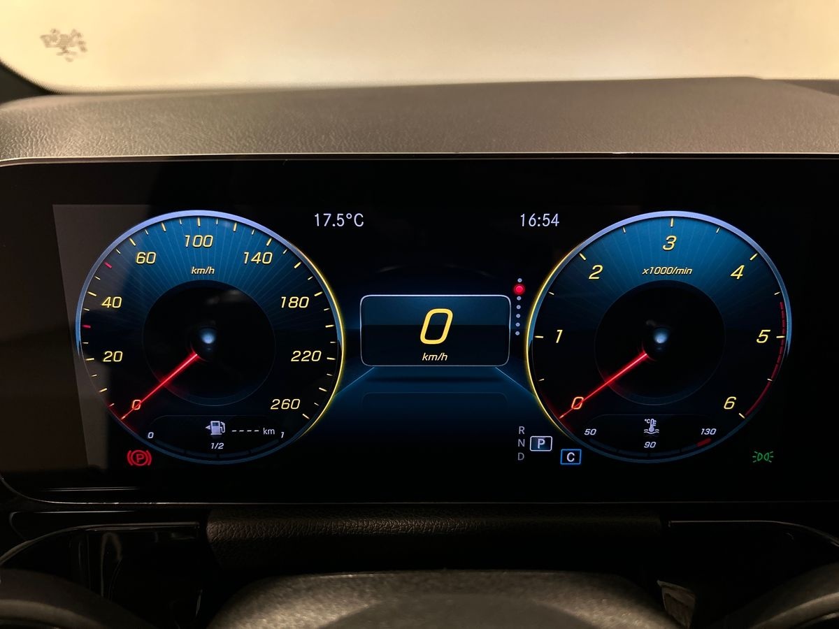 Mercedes GLA GLA 180 D Premium 8G-DCT - 13