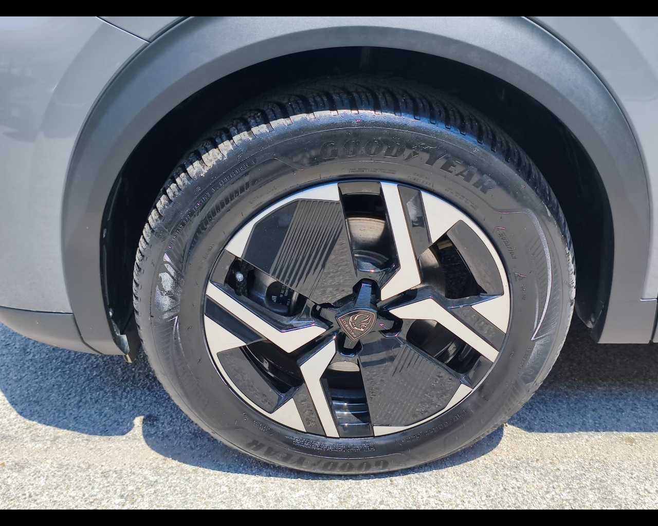 Foto PEUGEOT 2008 54 kWh GT