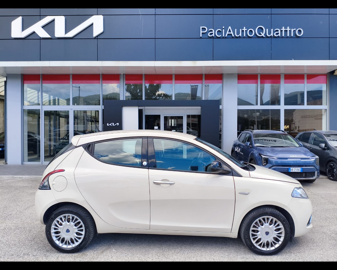Foto LANCIA Ypsilon 1.2 Gold ecochic Gpl 69cv