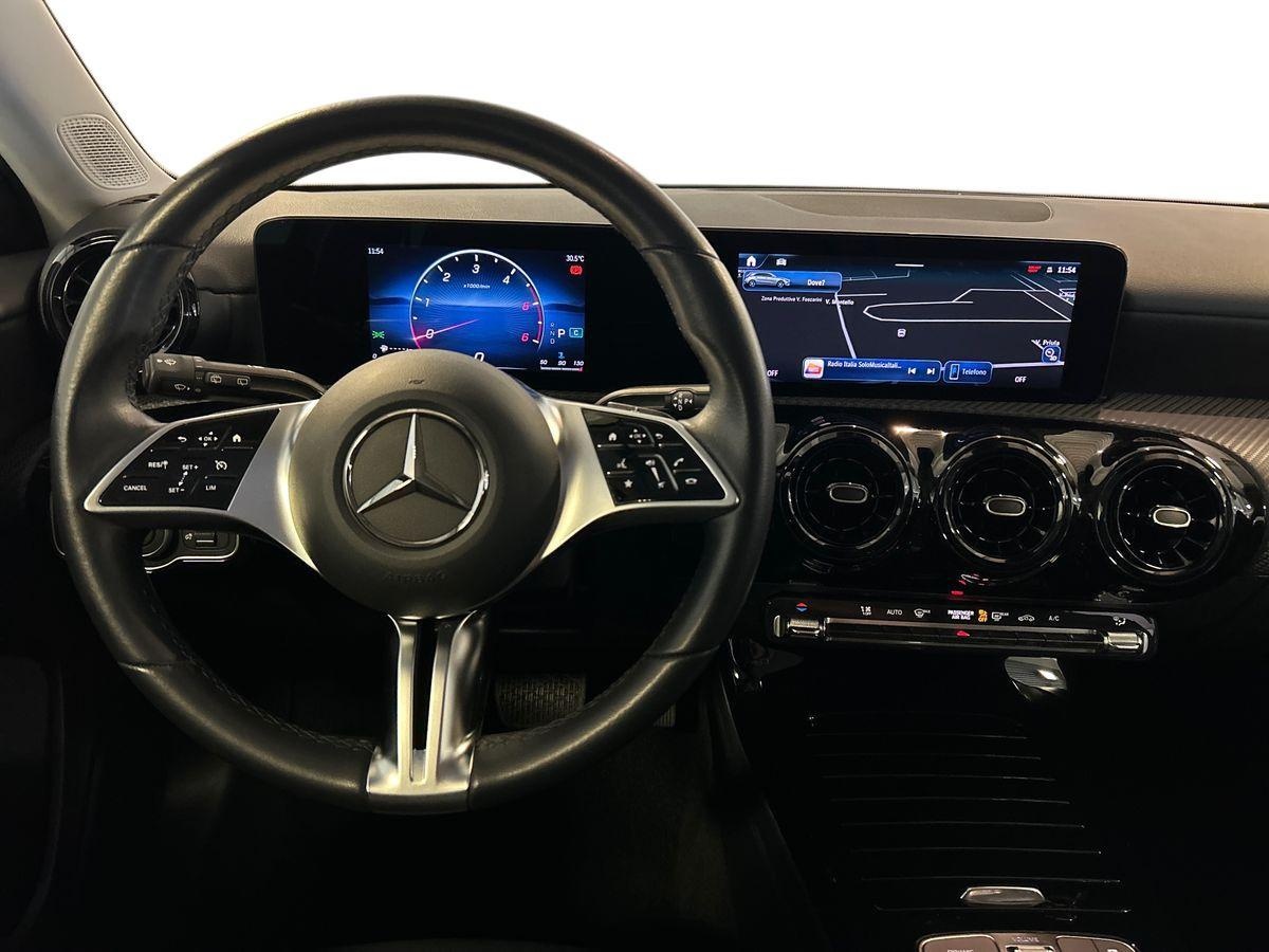 Mercedes Classe A Classe A 180 D Advanced Speedshift DCT AMG 8G - 11