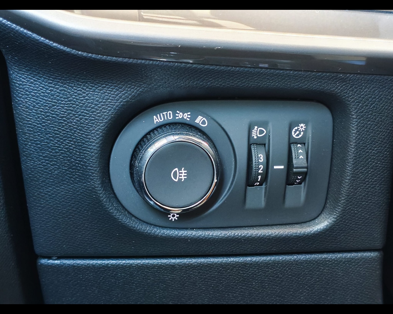Foto OPEL  Mokka 1.2 t Edition s&s 100cv