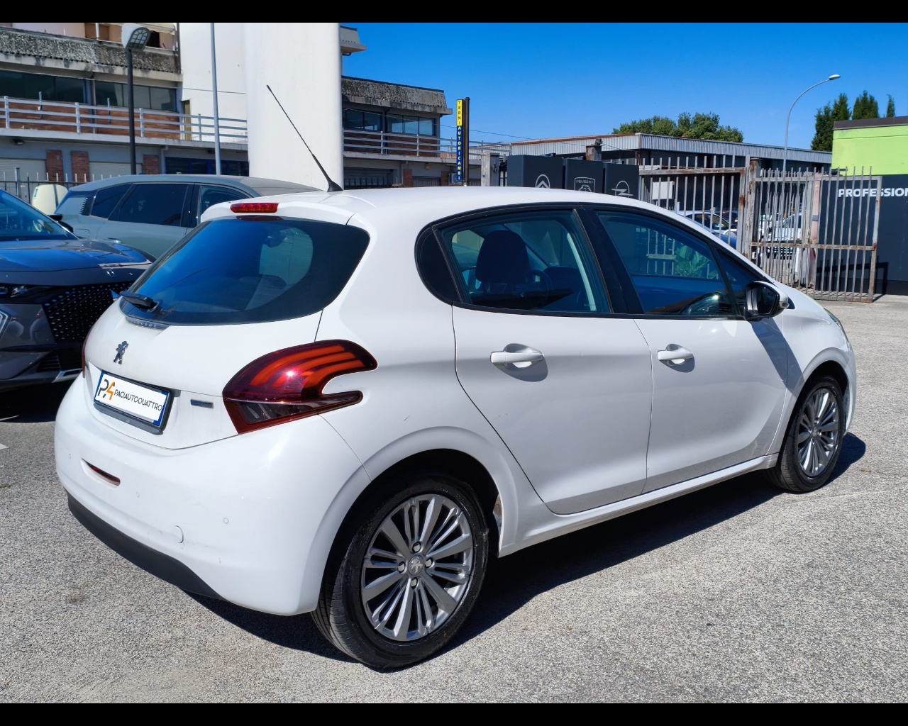 Foto PEUGEOT 208 5p 1.2 puretech Active 82cv