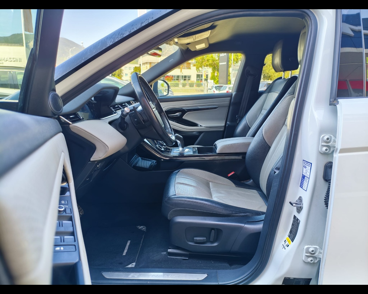 Foto LAND ROVER Range Rover Evoque 2.0d i4 mhev R-Dynamic S awd 150cv auto
