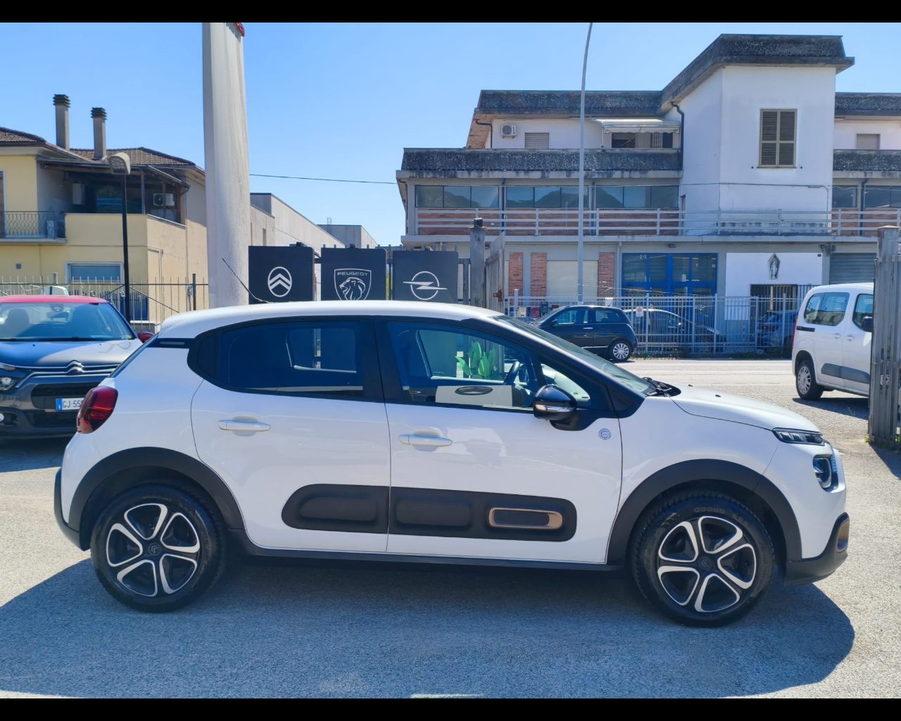Foto CITROEN C3 1.2 puretech C-Series s&s 83cv neopatentati