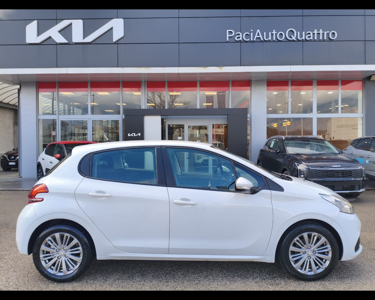 Foto PEUGEOT 208 5p 1.2 puretech Active s&s 82cv neopatentati