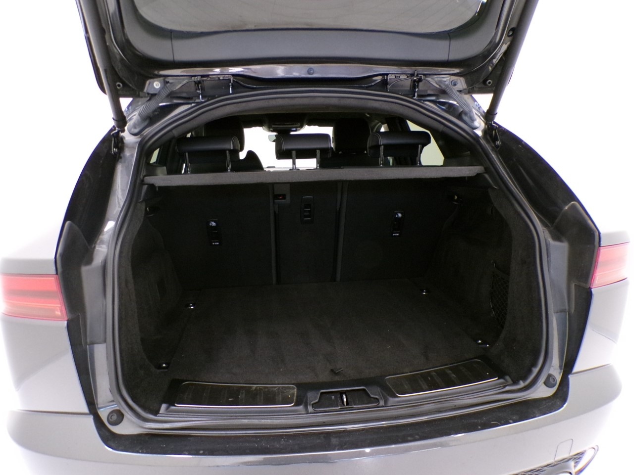 Jaguar E-Pace E-Pace 2.0 I4 249cv R-Dynamic HSE AWD Auto - 9