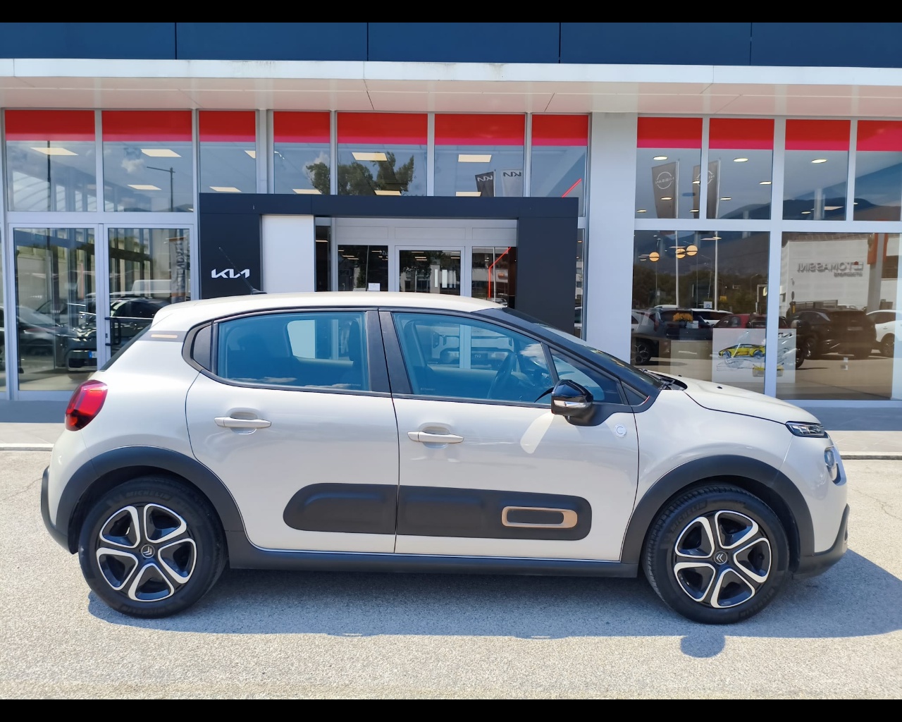 Foto CITROEN C3 1.2 puretech C-Series s&s 83cv neopatentati